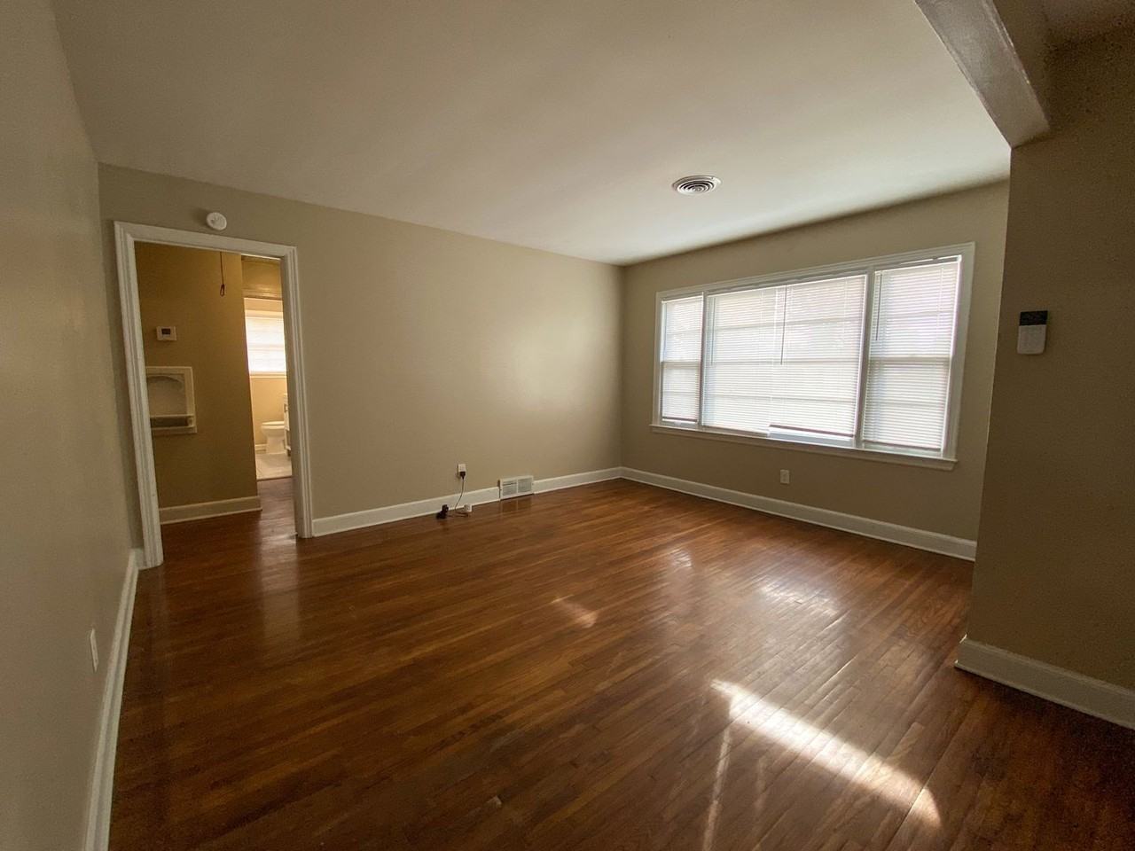 1654 Dearing Rd - Photo 5 of 19