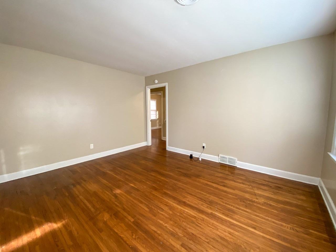 1654 Dearing Rd - Photo 6 of 19