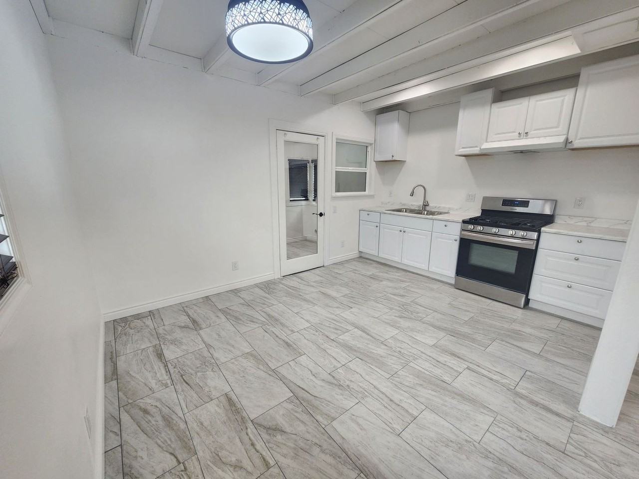 5525 Mariposa Ave - Photo 2 of 15