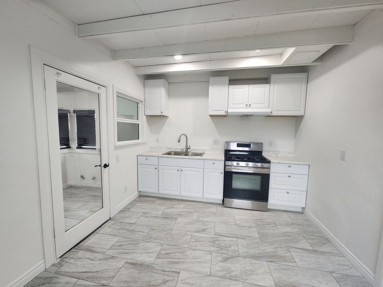 5525 Mariposa Ave - Photo 7 of 15