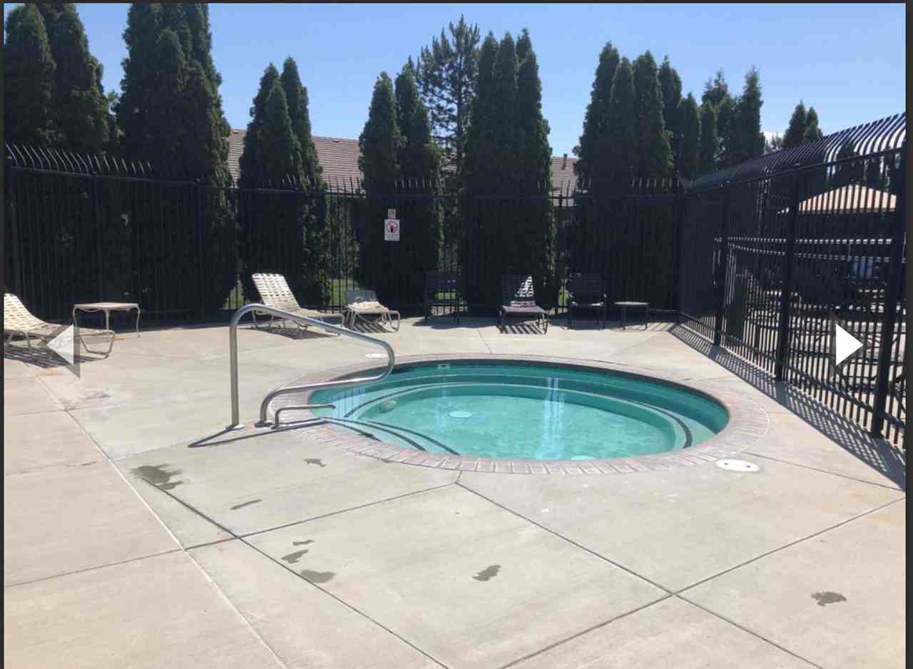 6850 Sharlands Ave - Photo 7 of 10