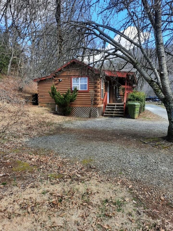 1752 Birdtown Rd - Photo 3 of 14