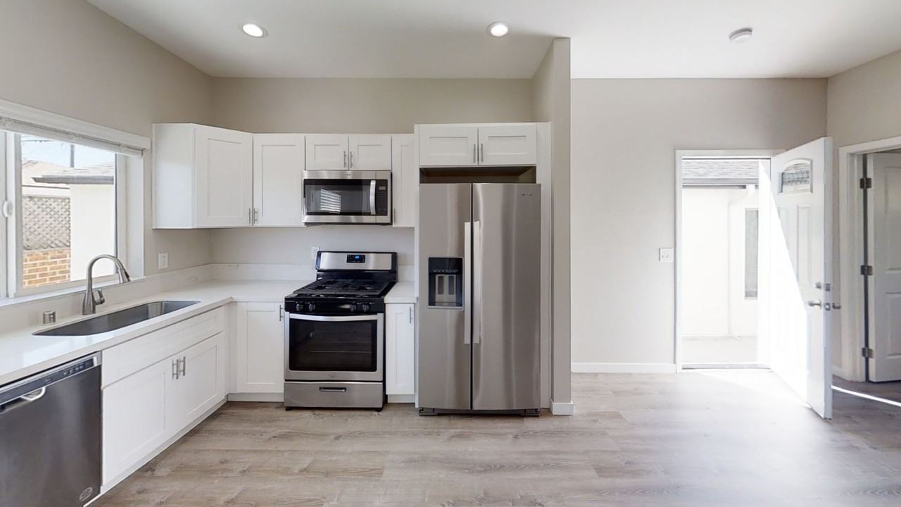 5145 Ewing Street - Photo 4 of 21