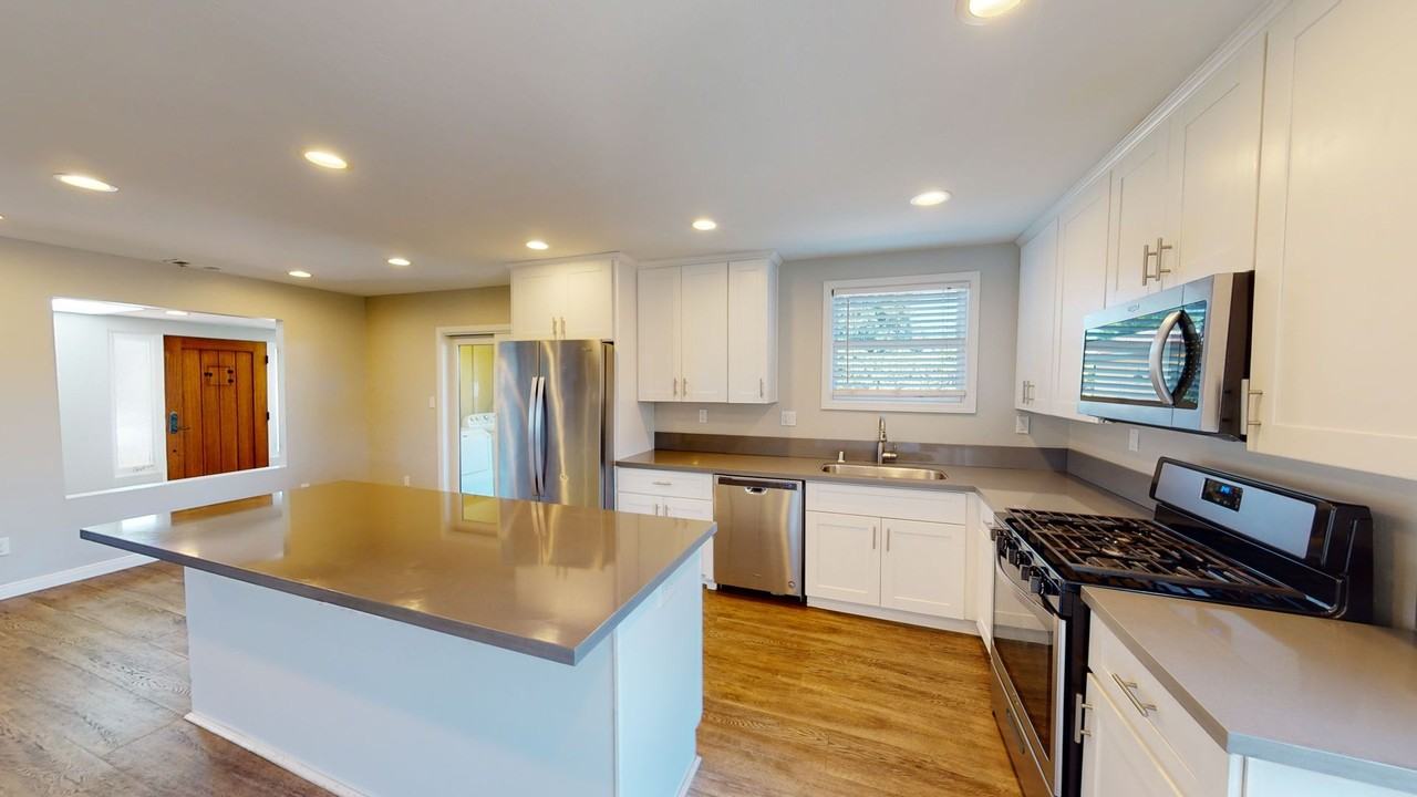 6205 Pembroke Dr - Photo 4 of 19