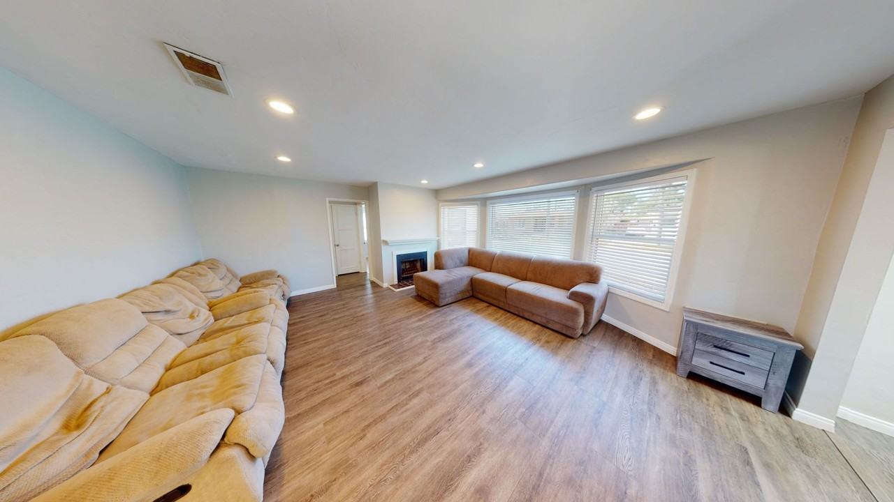 6205 Pembroke Dr - Photo 5 of 19
