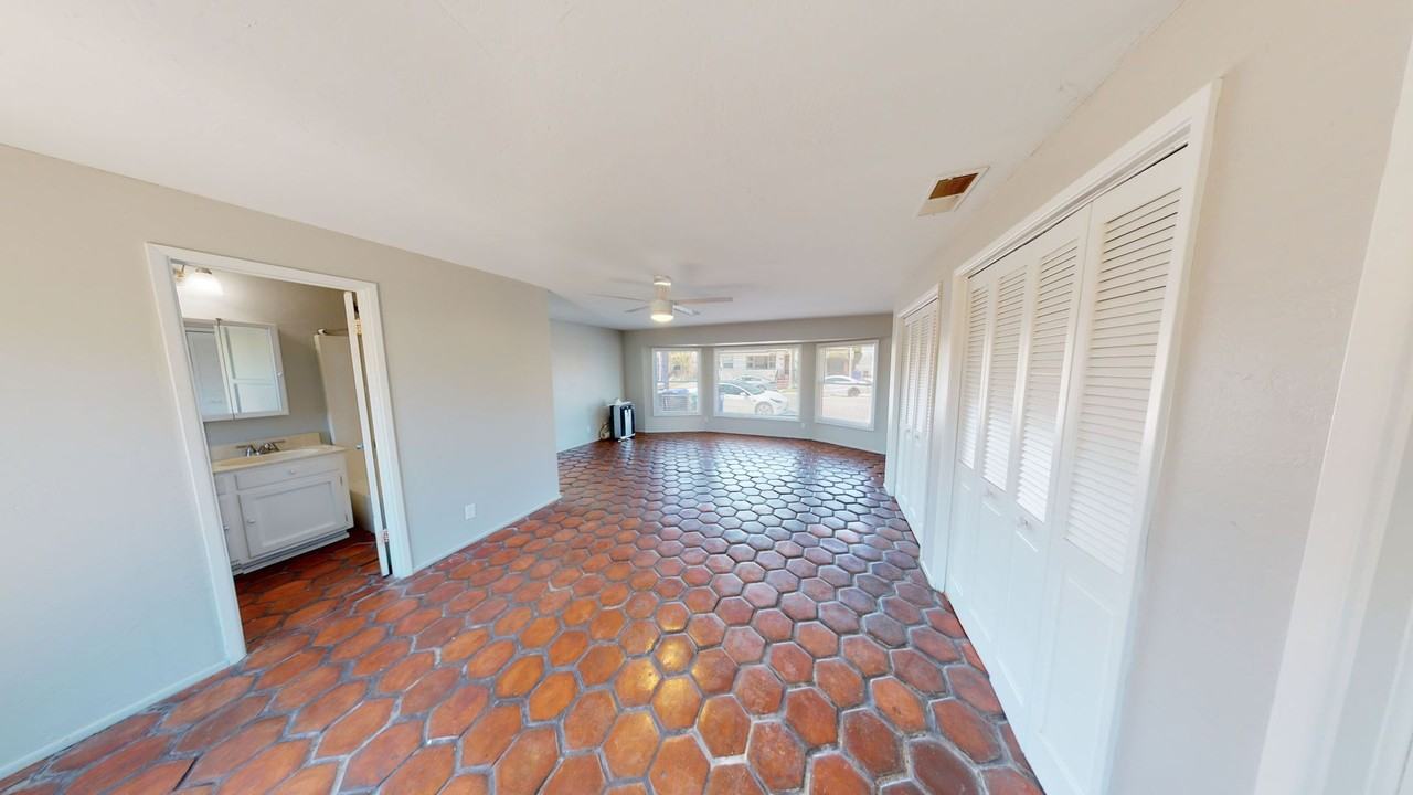 6205 Pembroke Dr - Photo 7 of 19
