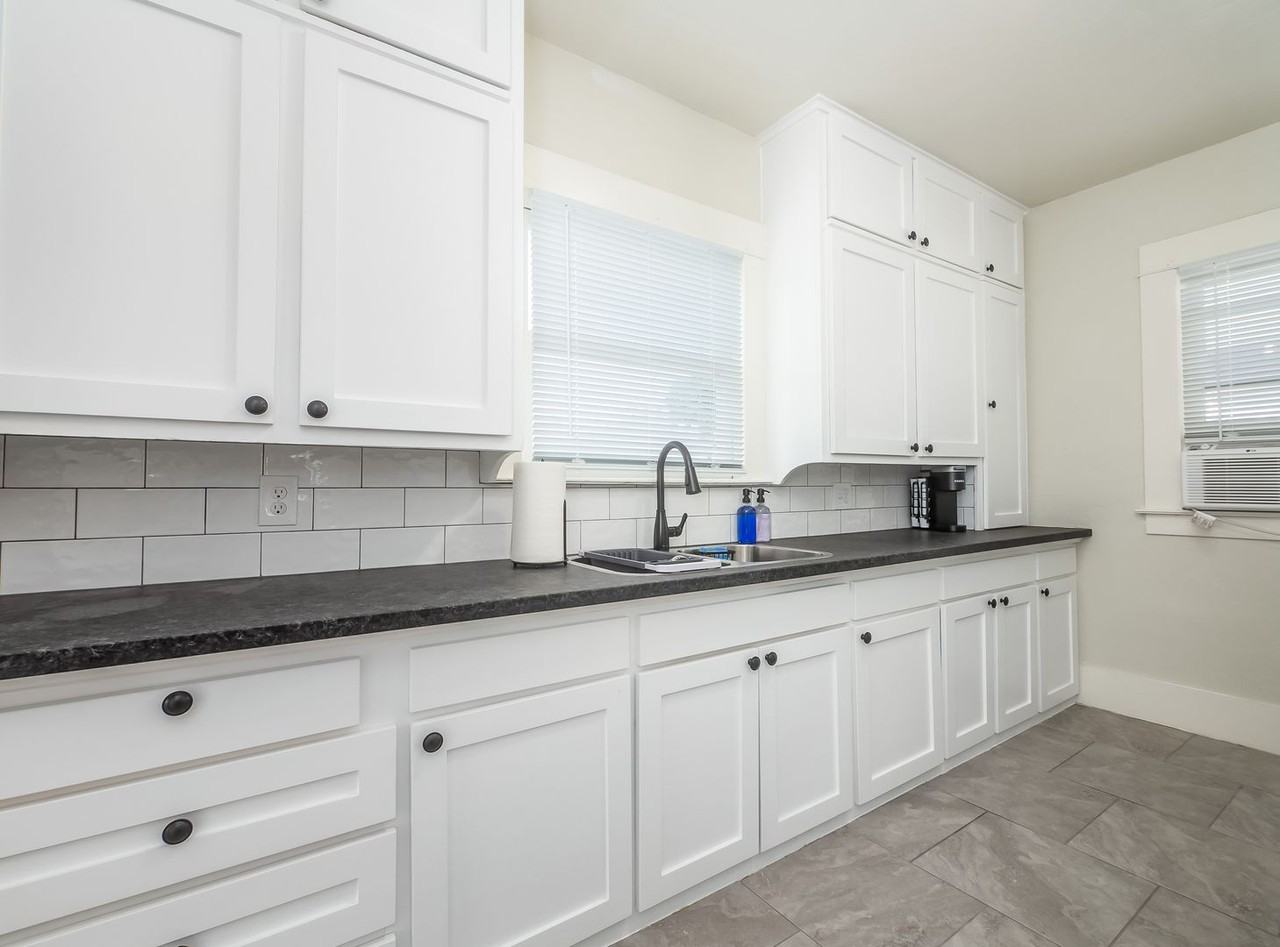 1121 E Hedges Ave - Photo 3 of 9