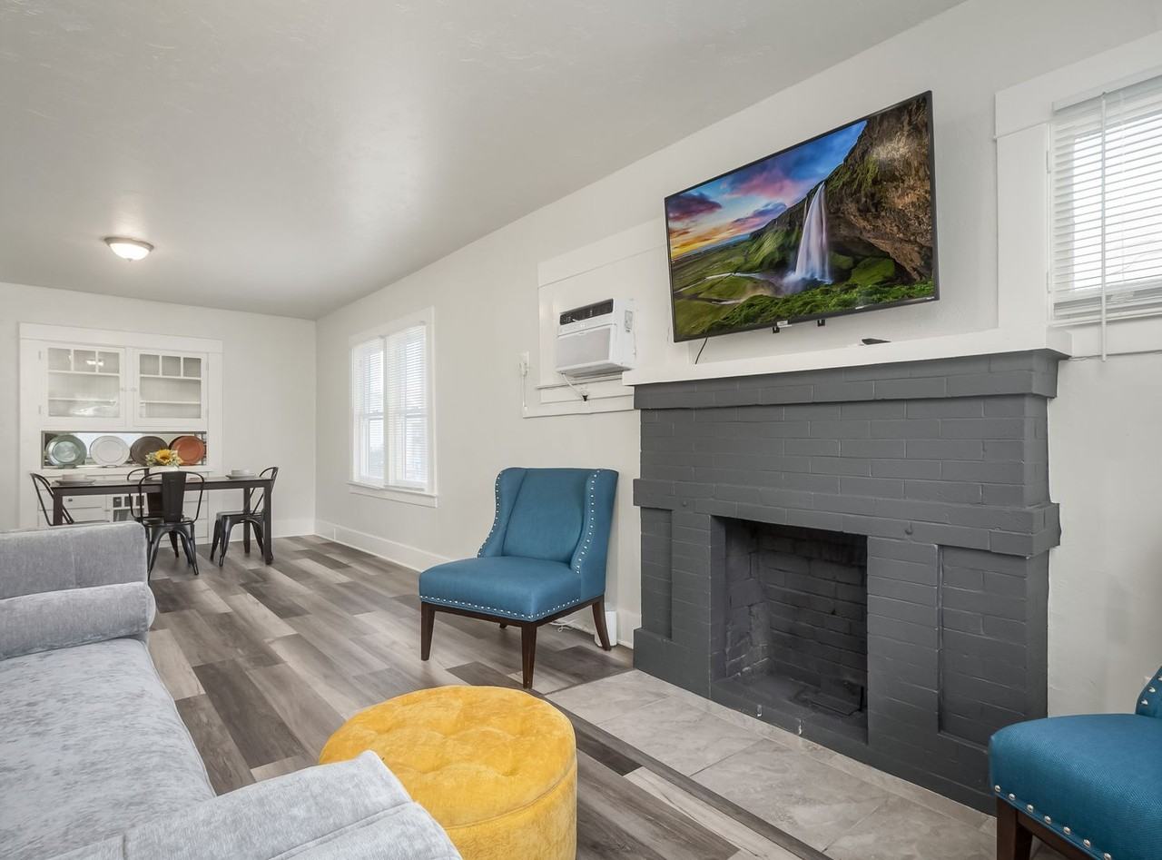 1121 E Hedges Ave - Photo 4 of 9