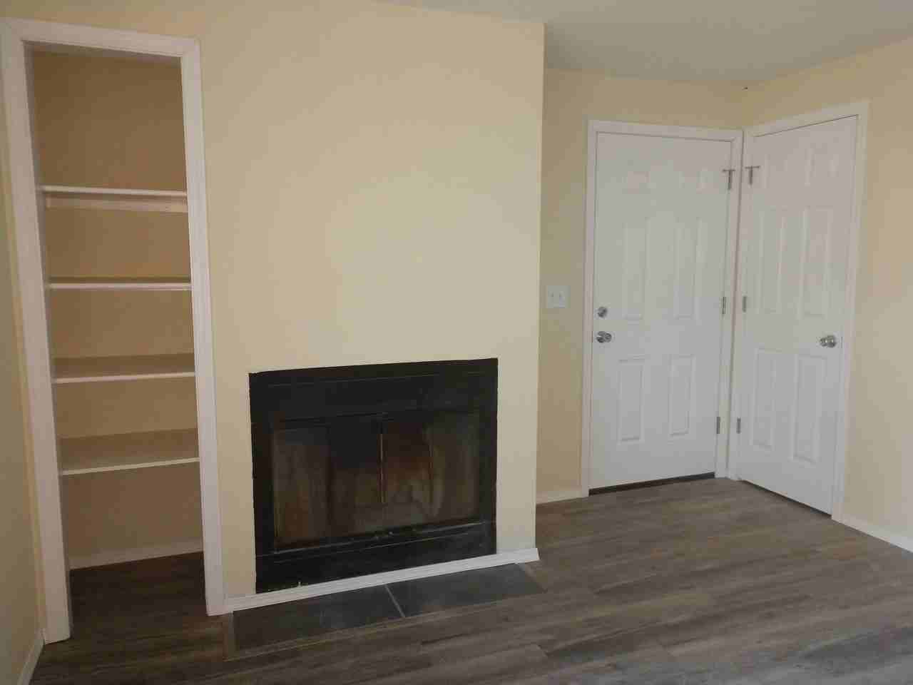 514 Henry St Ne - Photo 4 of 10