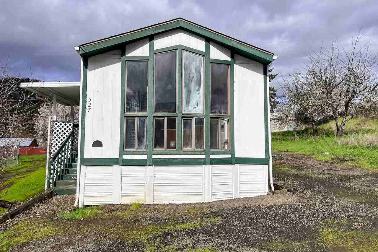 527 Ne Rifle Range St - Photo 2 of 21