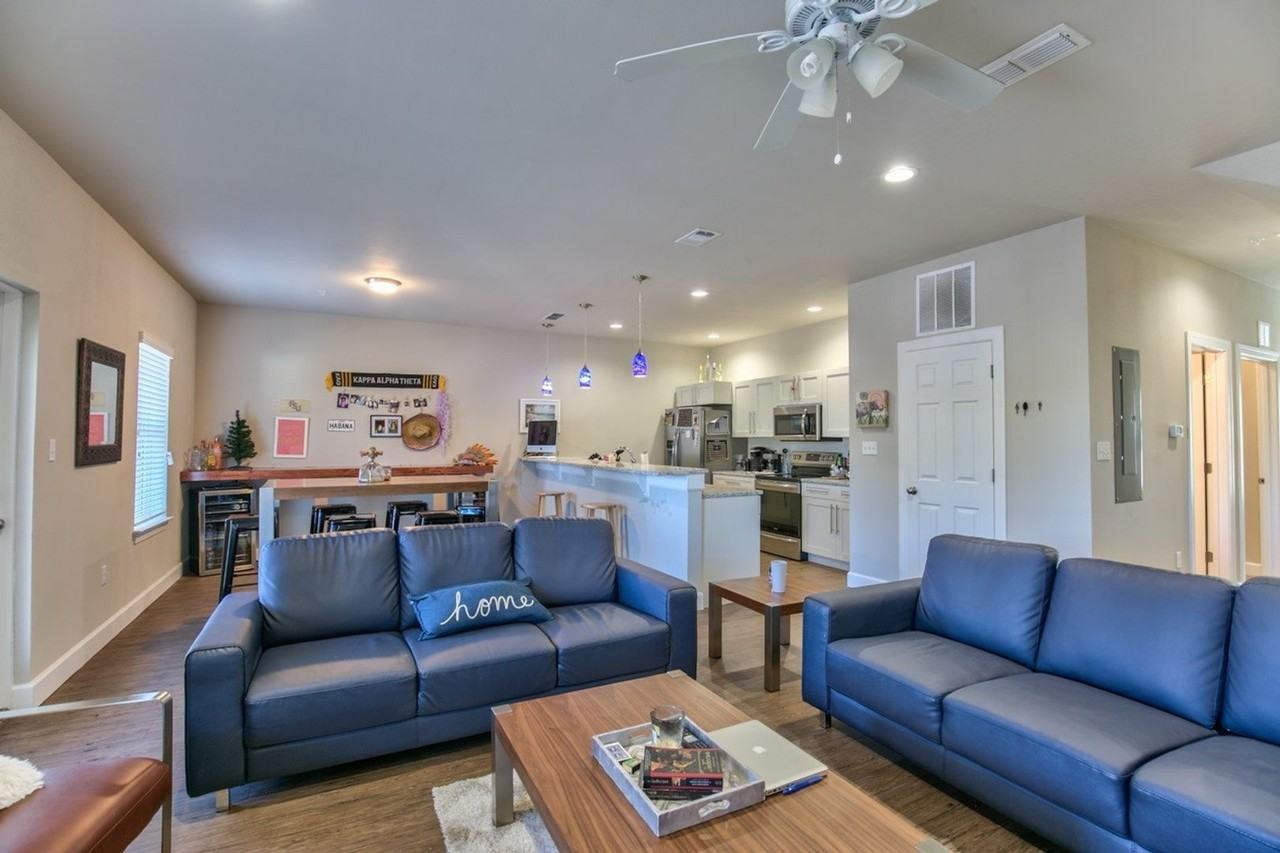 1724 Belle Vue Way - Photo 2 of 10