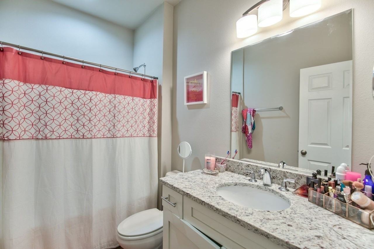 1724 Belle Vue Way - Photo 4 of 10