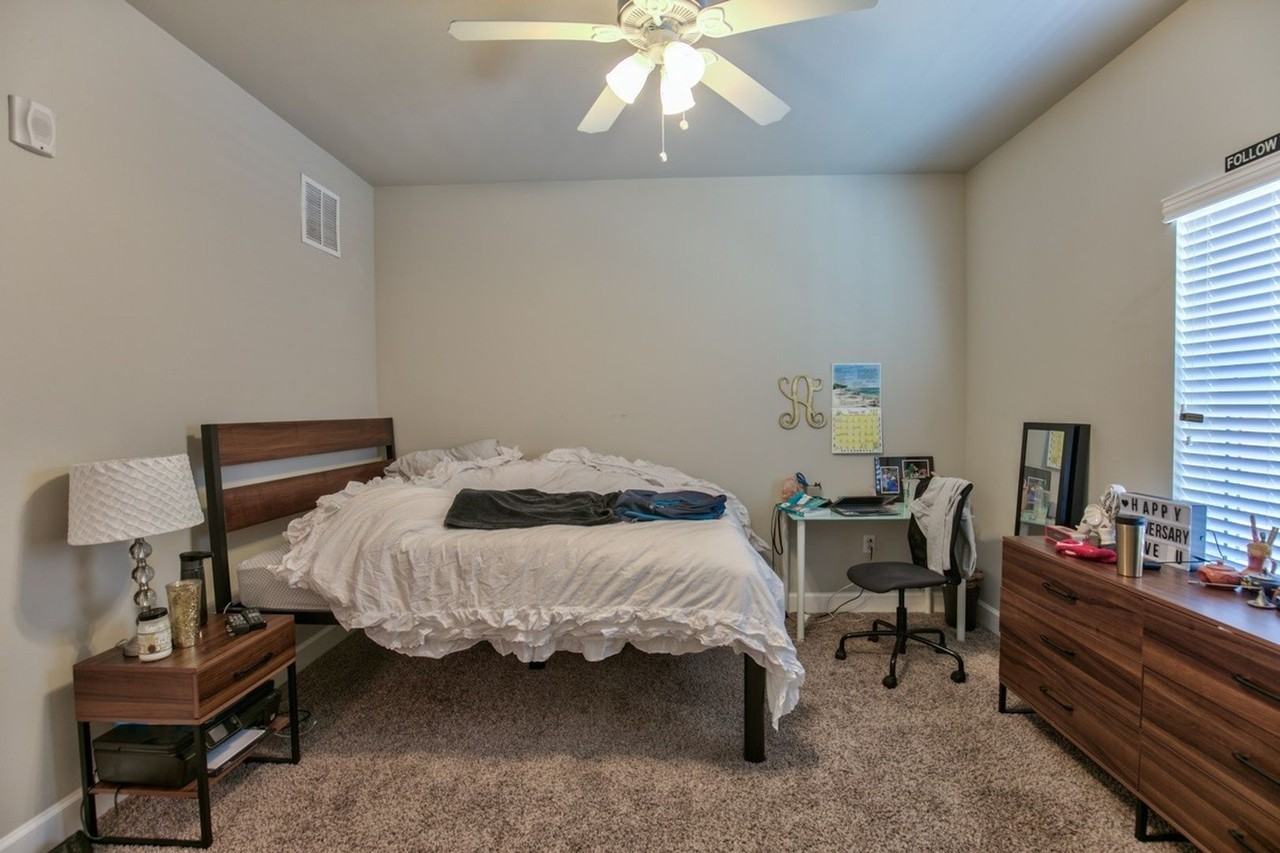 1724 Belle Vue Way - Photo 5 of 10