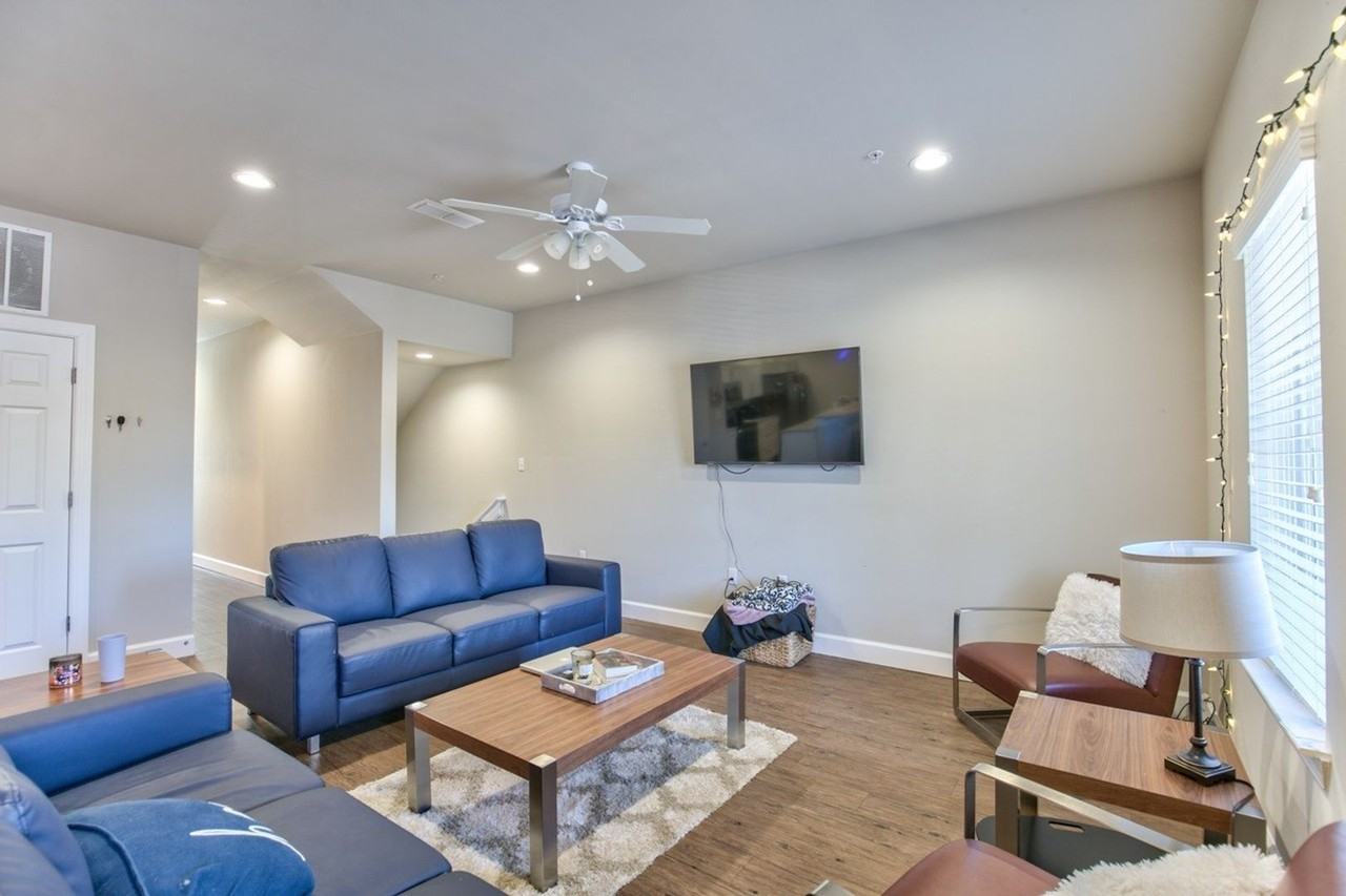 1724 Belle Vue Way - Photo 7 of 10