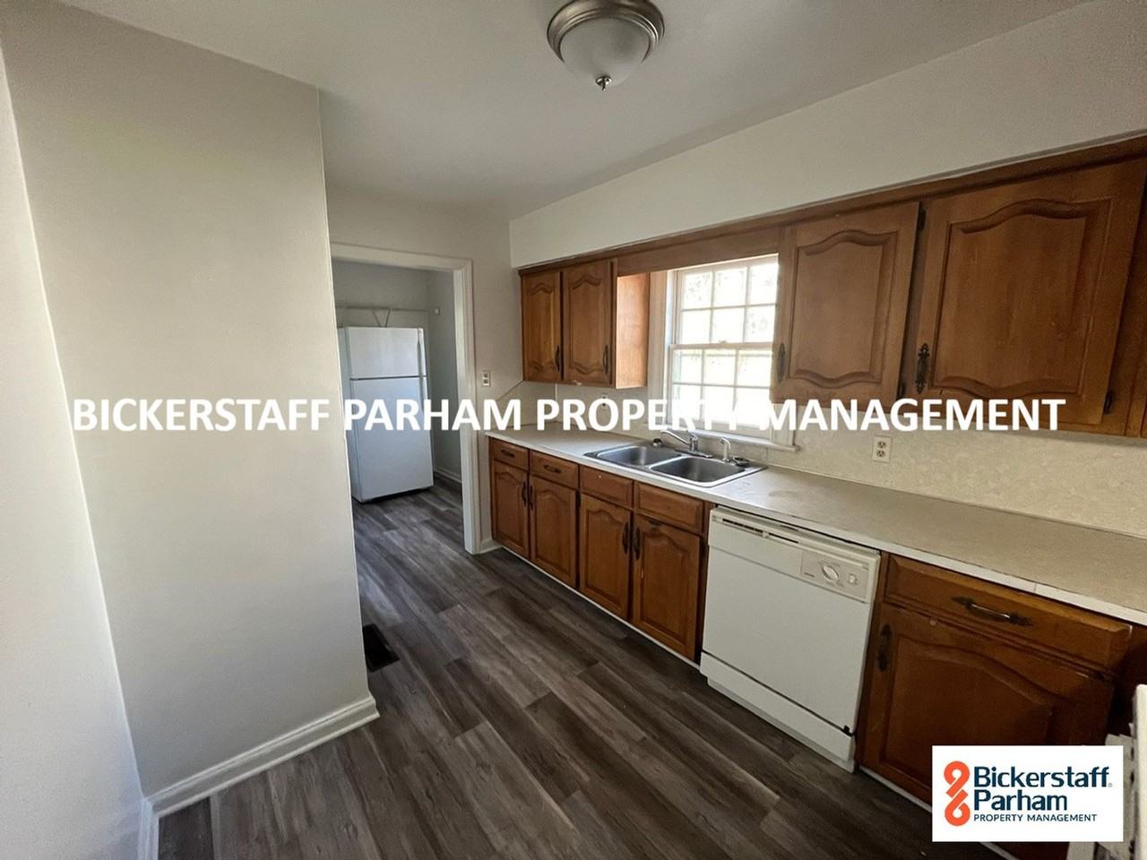 1919 43rd St - Photo 3 of 17