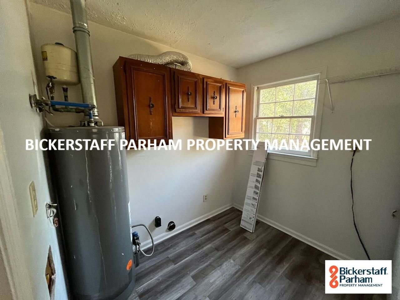 1919 43rd St - Photo 5 of 17