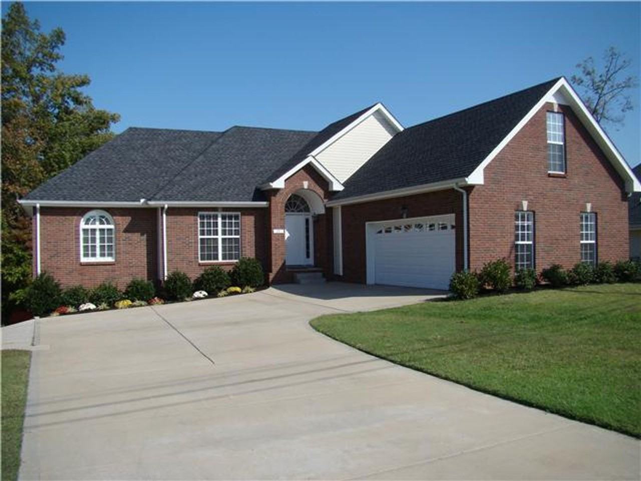 75 West Dr - Photo 2 of 3
