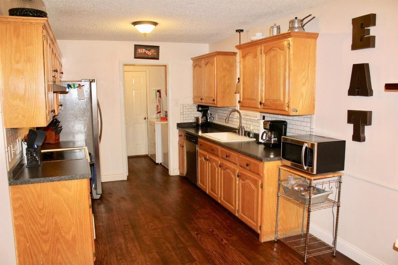 6133 9th St - Photo 4 of 33