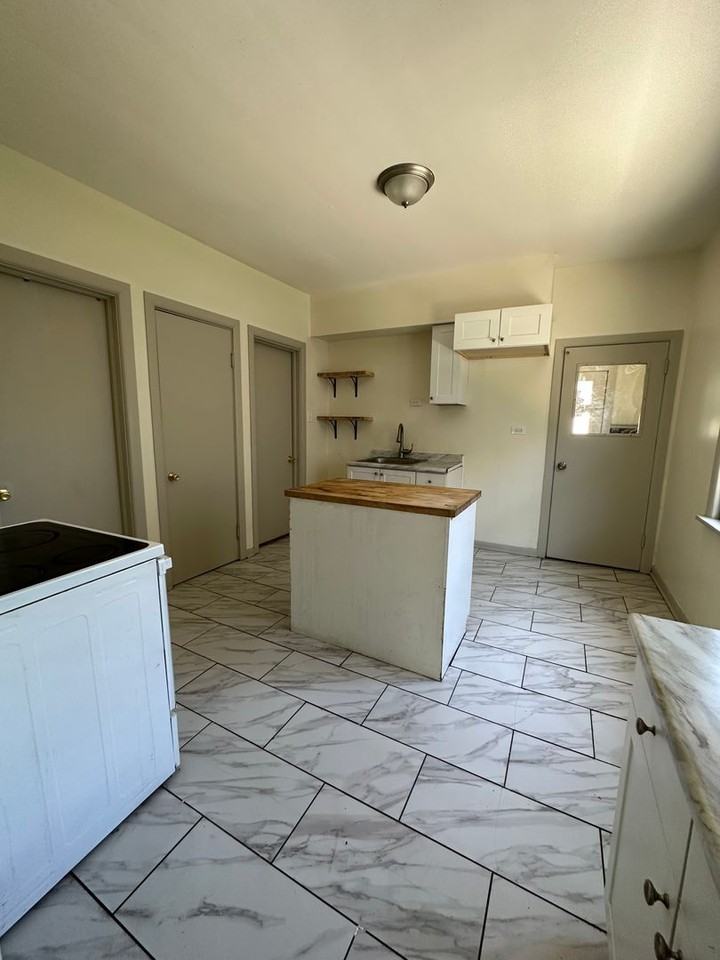 3412 Meyer Ave - Photo 5 of 14