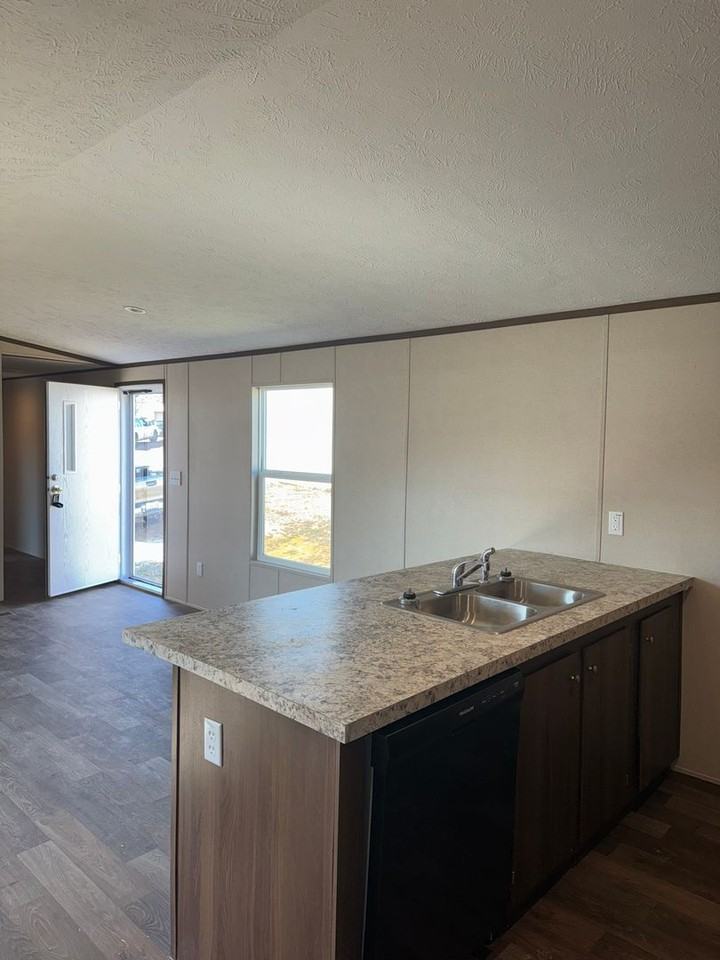 1007 Alexandria Rd Sw - Photo 2 of 11