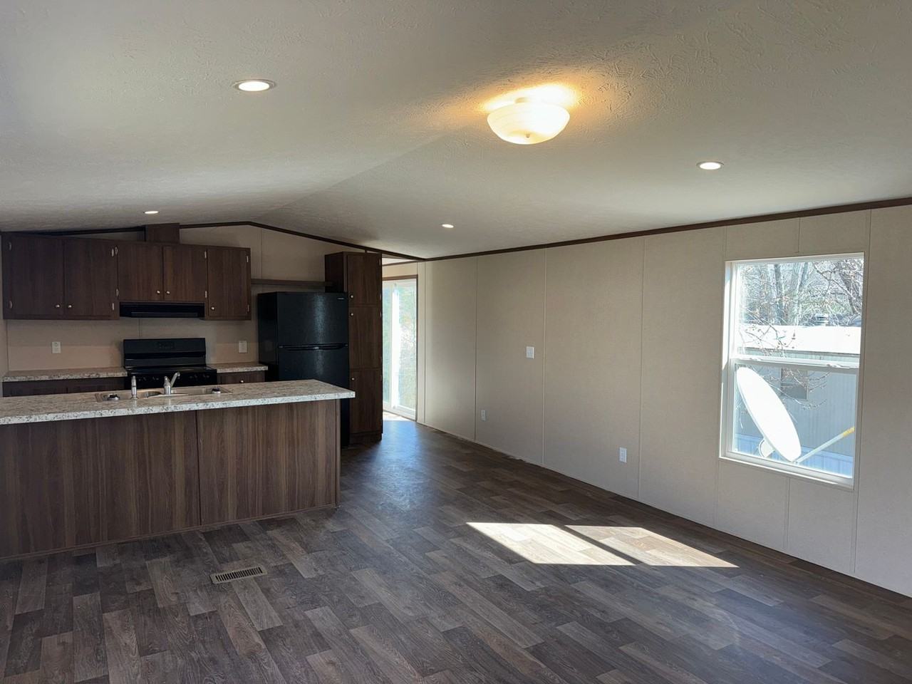 1007 Alexandria Rd Sw - Photo 3 of 11