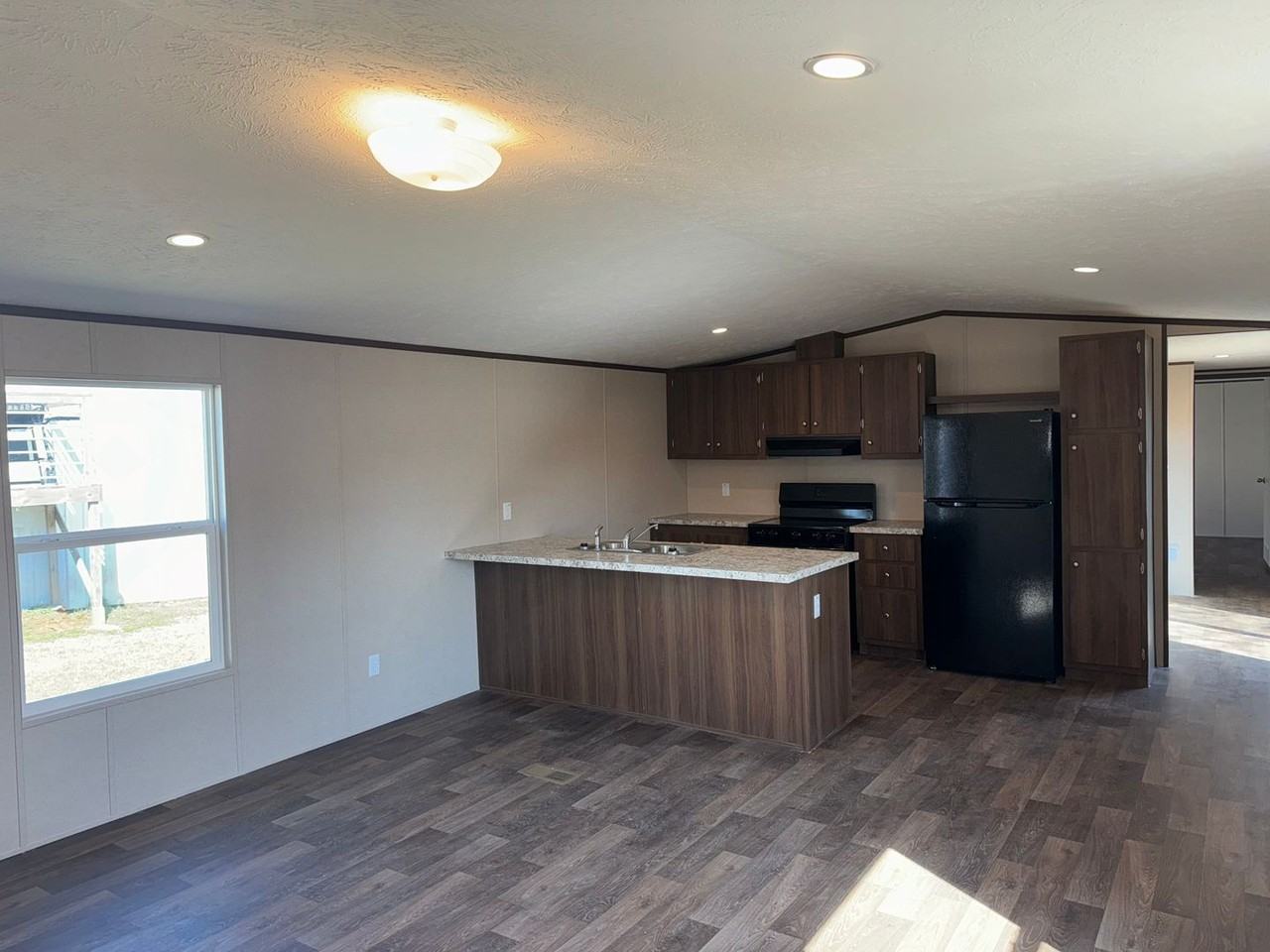 1007 Alexandria Rd Sw - Photo 4 of 11