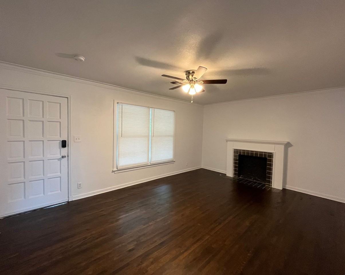 819 N Gary Pl - Photo 3 of 20