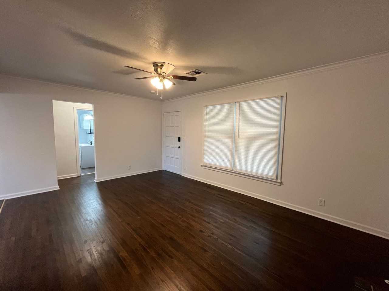 819 N Gary Pl - Photo 4 of 20