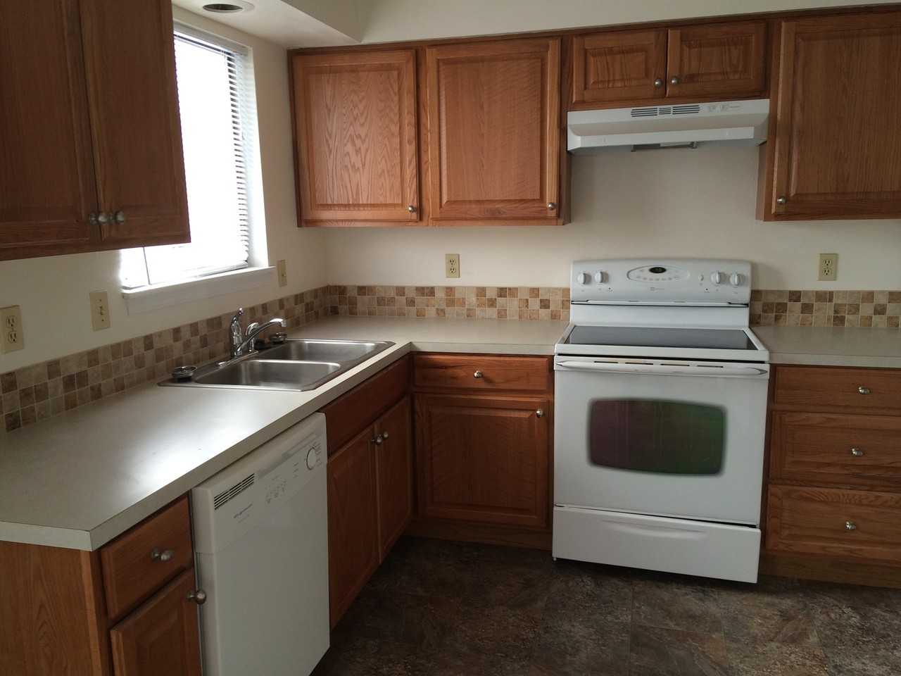 1323 S Skyline Dr - Photo 3 of 10