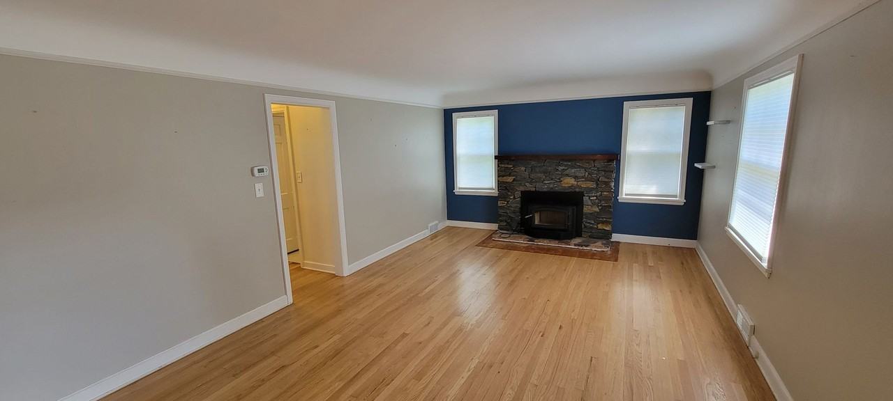 4211 London Rd - Photo 3 of 28