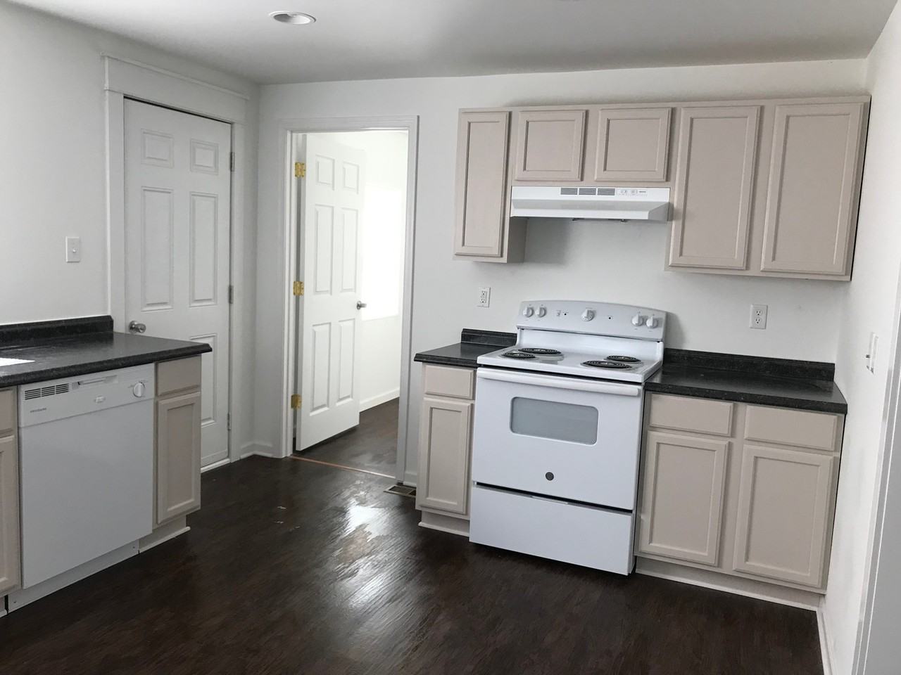 104 Drummer St - Photo 3 of 10