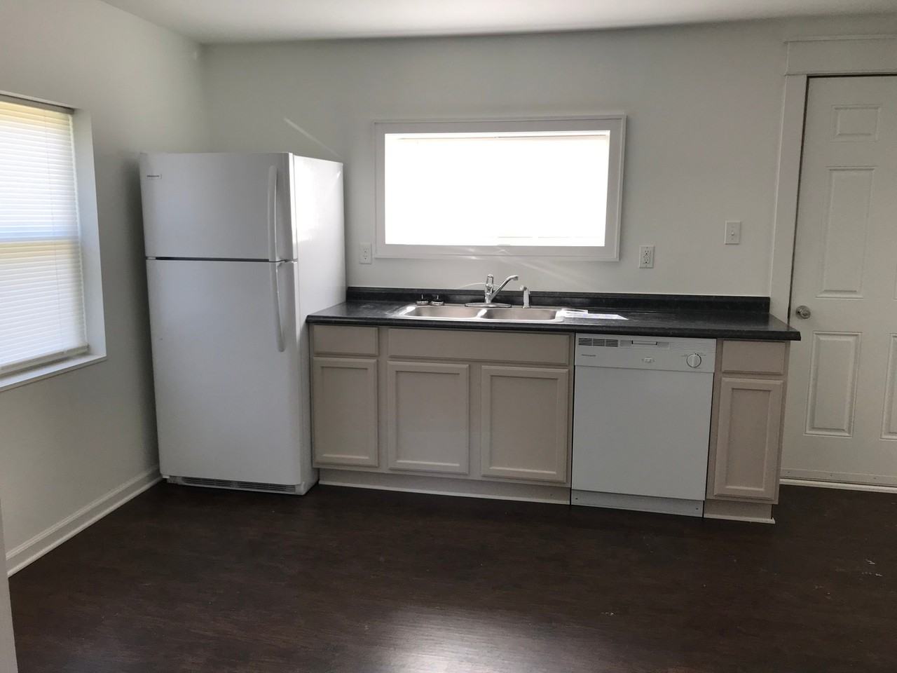 104 Drummer St - Photo 4 of 11