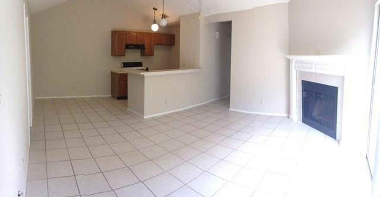 16329 Edgemere Dr - Photo 3 of 20