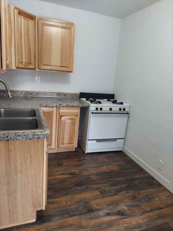 420 Cook Ave - Photo 2 of 7