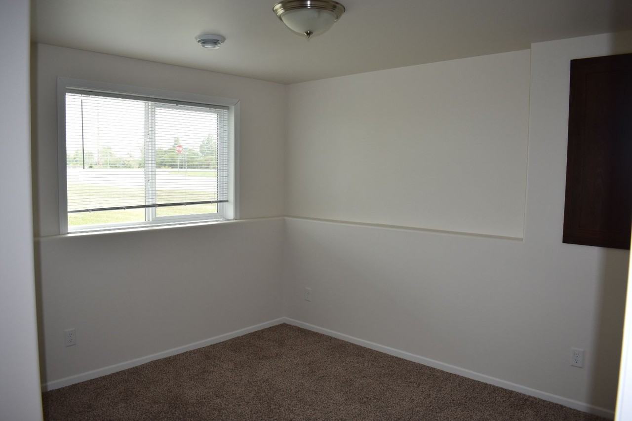 1311 4th St Nw - Photo 5 of 24