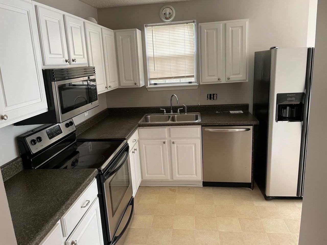 1181 Hulon Ln - Photo 3 of 12