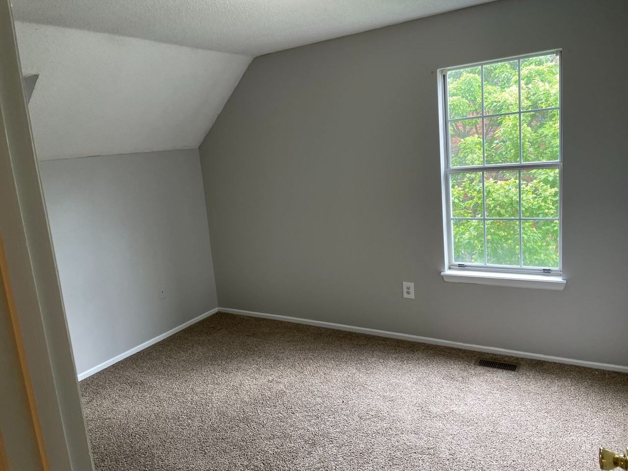 1181 Hulon Ln - Photo 3 of 12