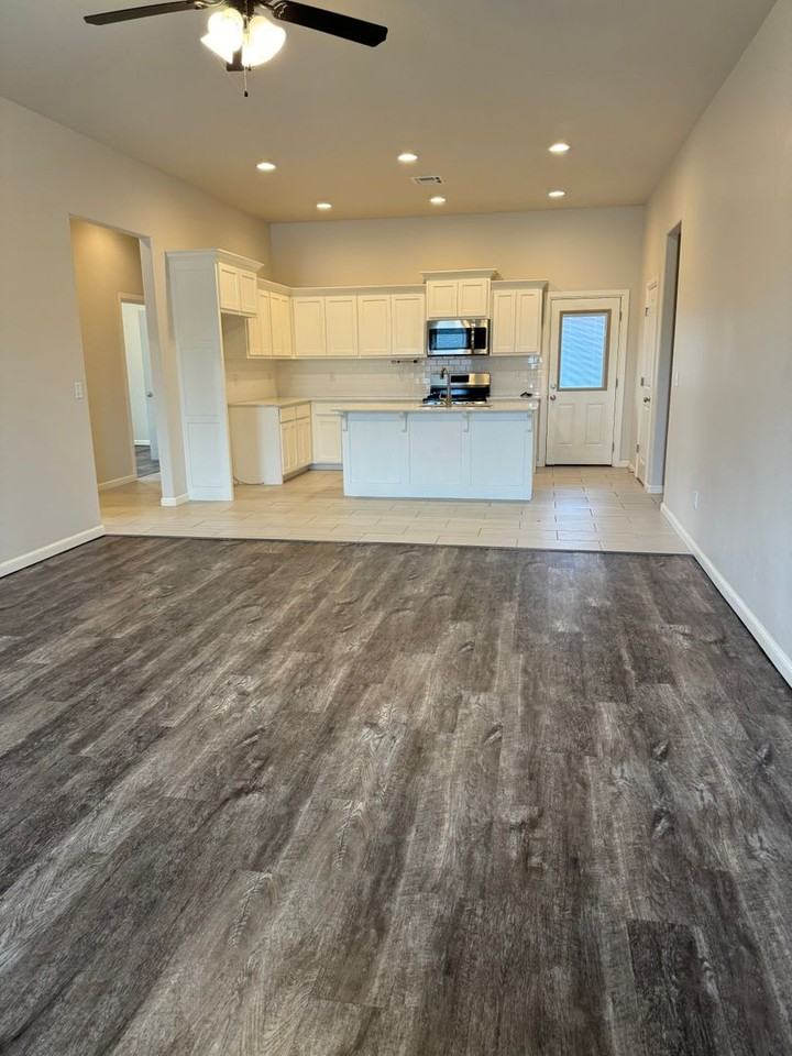 4517 Enclave Cir - Photo 2 of 35