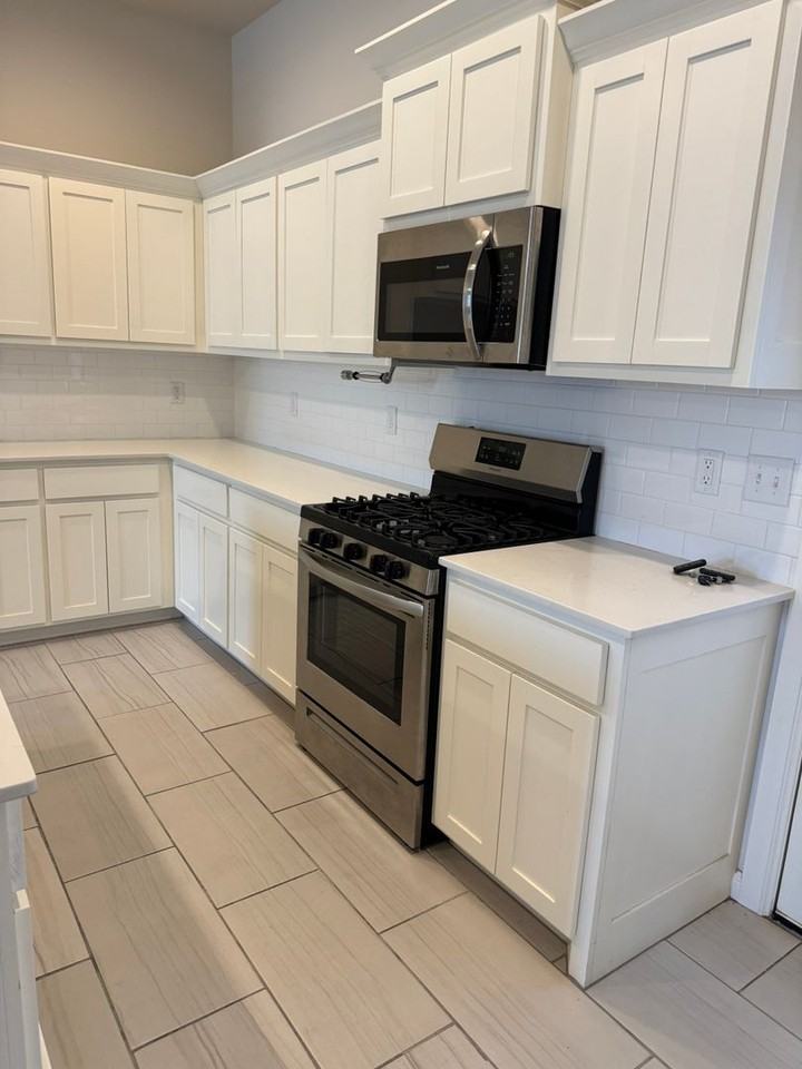 4517 Enclave Cir - Photo 4 of 35