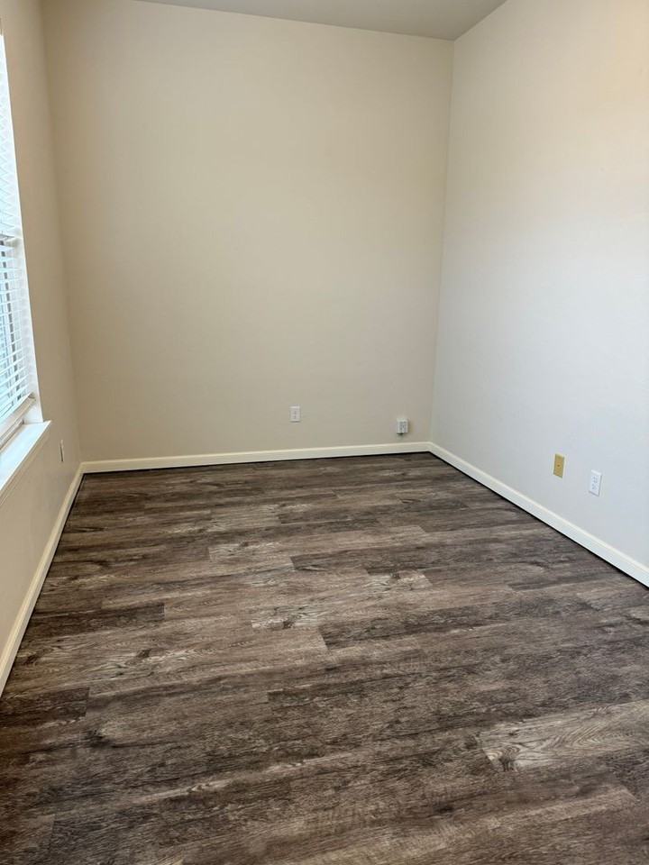 4517 Enclave Cir - Photo 5 of 35