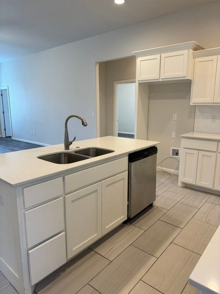 4517 Enclave Cir - Photo 6 of 35