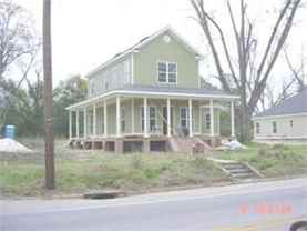 611 N Davis St - Photo 1 of 1