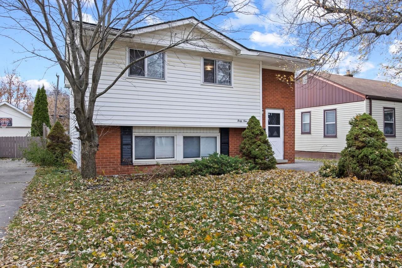 4938 Campbell St - Photo 3 of 31