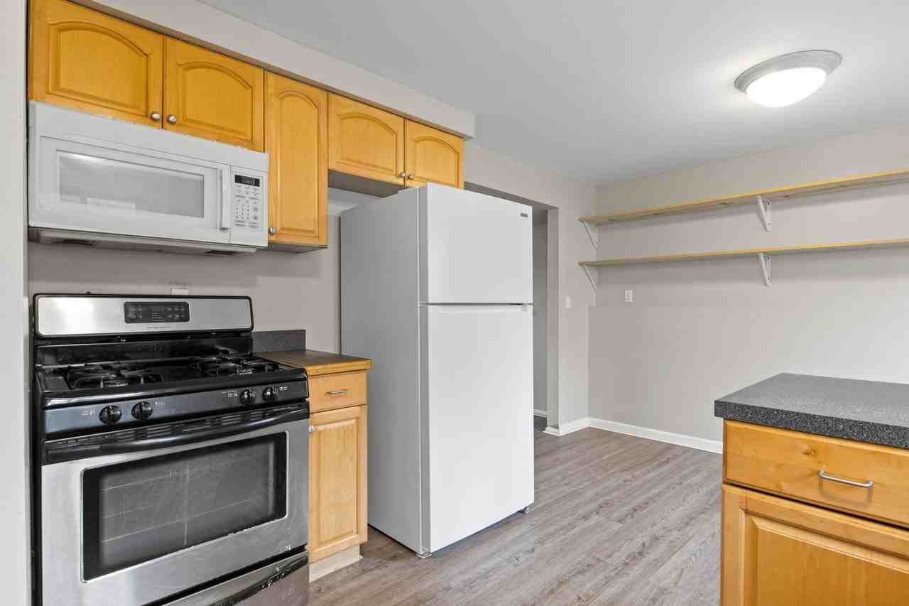 4938 Campbell St - Photo 4 of 31