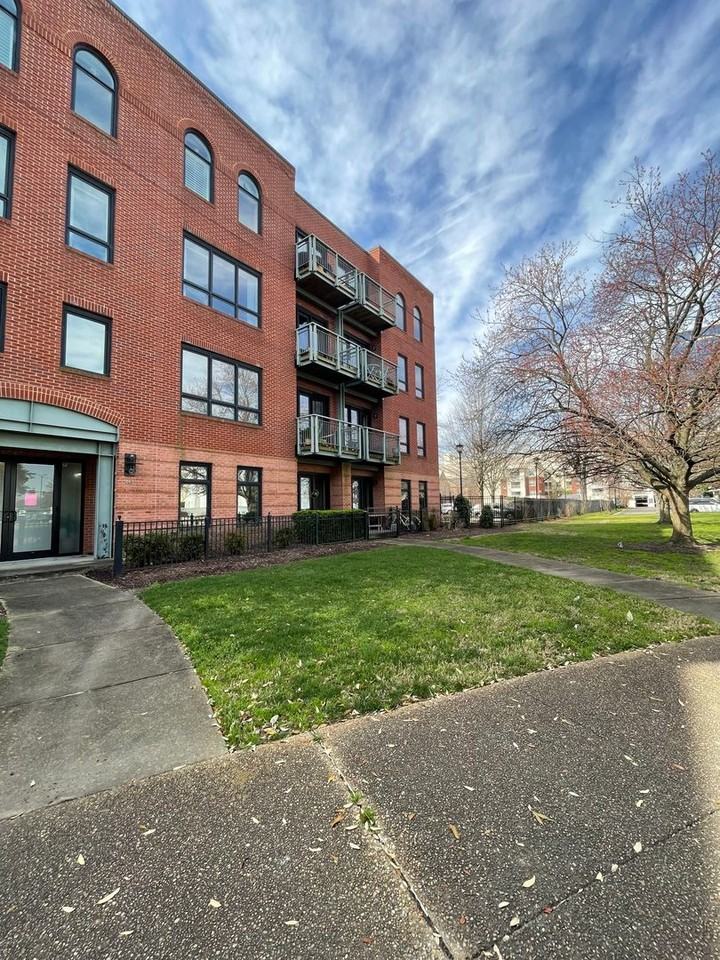 443 Saint Pauls Blvd - Photo 2 of 23