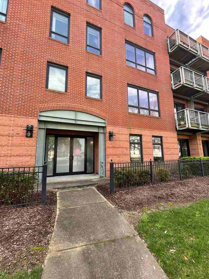 443 Saint Pauls Blvd - Photo 3 of 23