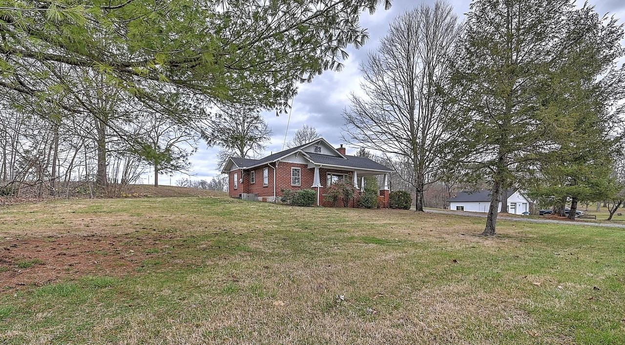 6456 Blue Springs Pkwy - Photo 3 of 42