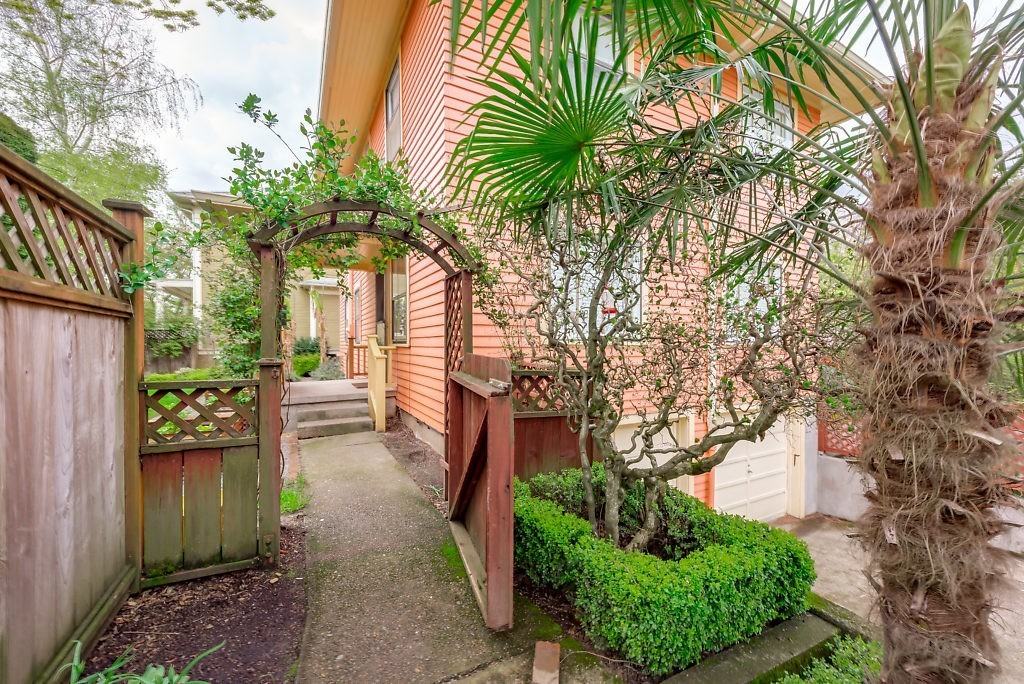 2722 Ne Schuyler St - Photo 3 of 27