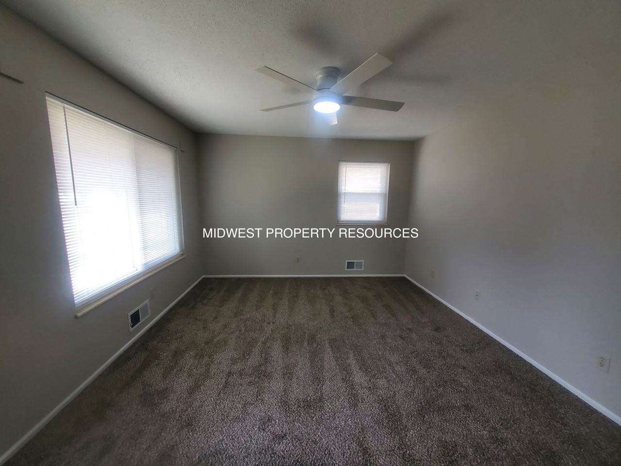 1401 Se Hillside Dr Apt A - Photo 3 of 11