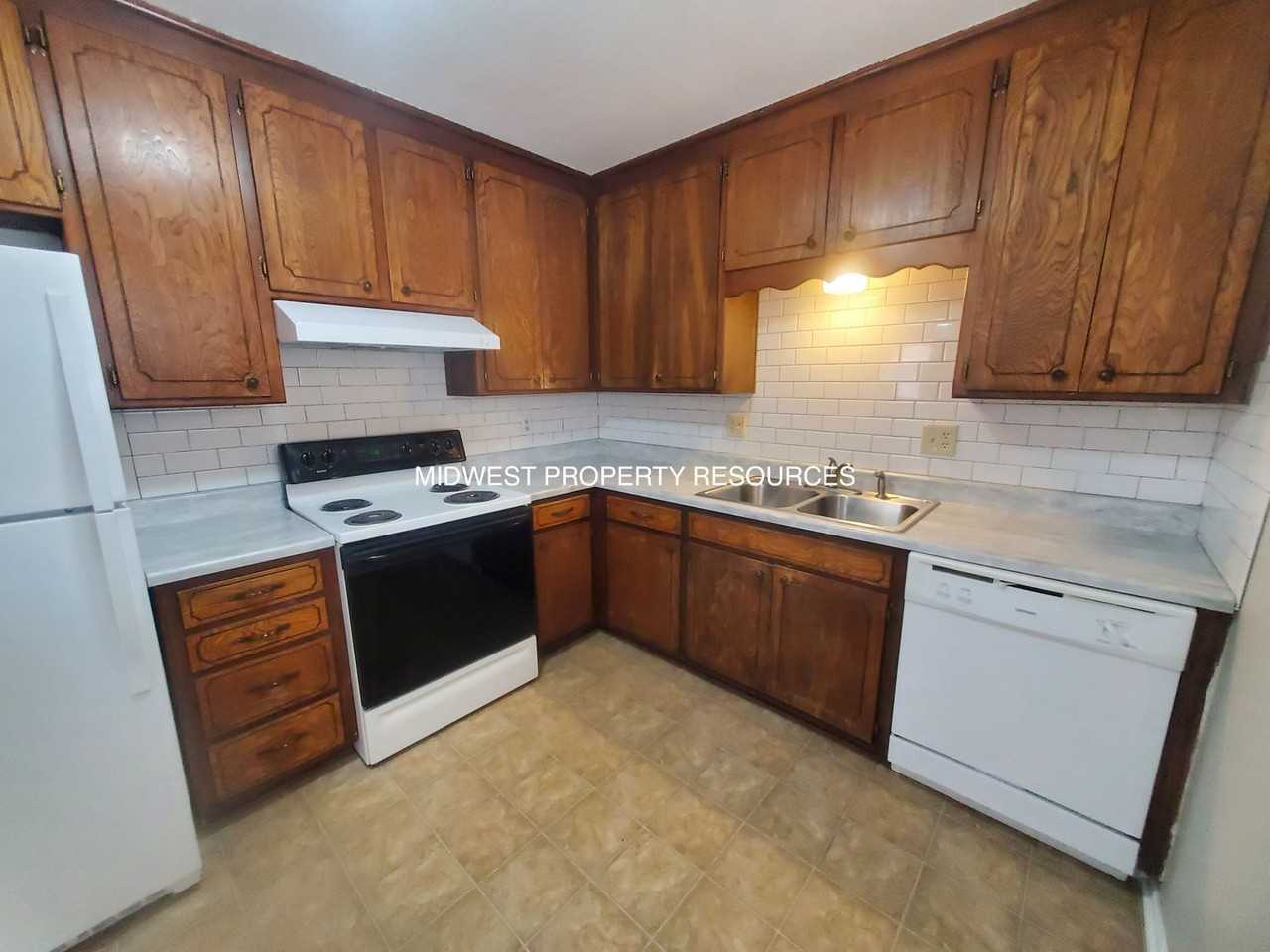 1401 Se Hillside Dr Apt A - Photo 4 of 11